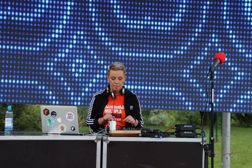 DJ s mulitplom sklerozom DeeDee